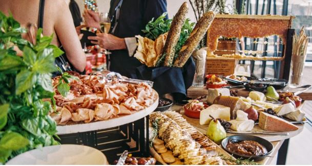 Guide: 10 Tips for Eating Out On a Diet