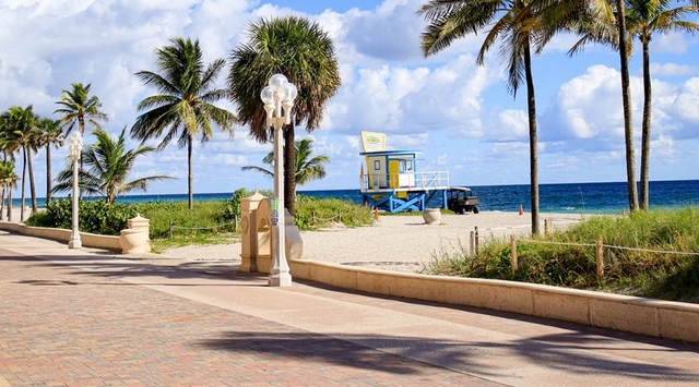 Visitor's Guide: Hollywood Beach Boardwalk