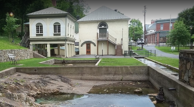 Visiting Berkeley Springs State Park - West Virginia