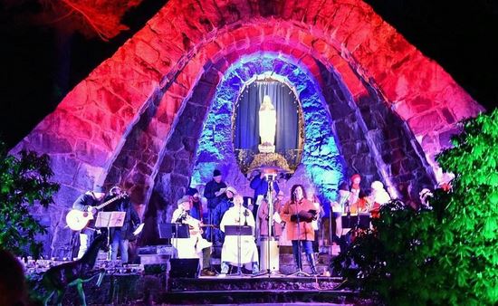 10 Best Christmas Towns in Maine