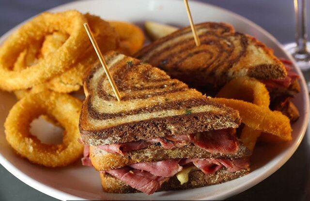 Peppermill Restaurant and Fireside Lounge: 2024 James Beard Award America’s Classics Winner 